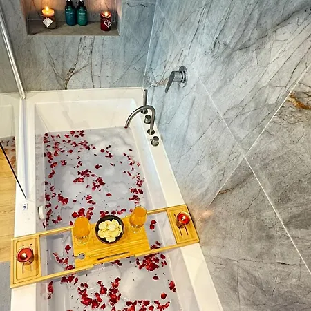 Apartman Lover's Nest With Jacuzzi Brand New *