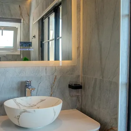 Lover's Nest With Jacuzzi Brand New Apartman *