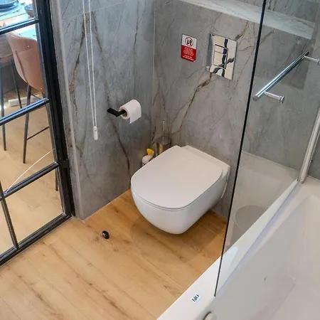 Apartman Lover's Nest With Jacuzzi Brand New Limassol