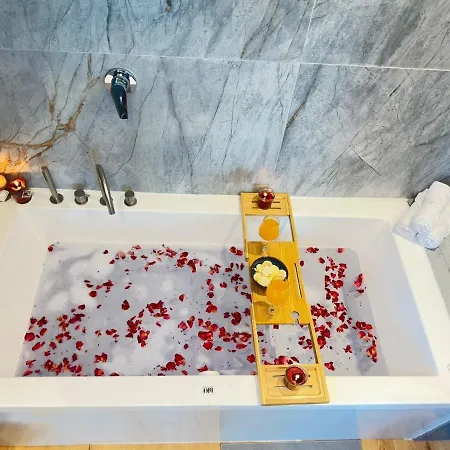 Apartman Lover's Nest With Jacuzzi Brand New Limassol