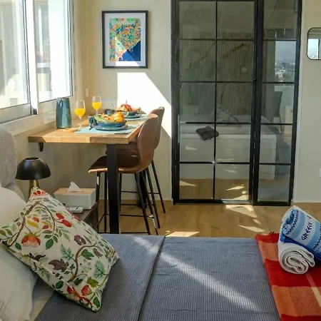 Lover's Nest With Jacuzzi Brand New Apartman *