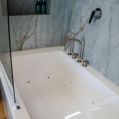 Lover's Nest With Jacuzzi Brand New Limassol